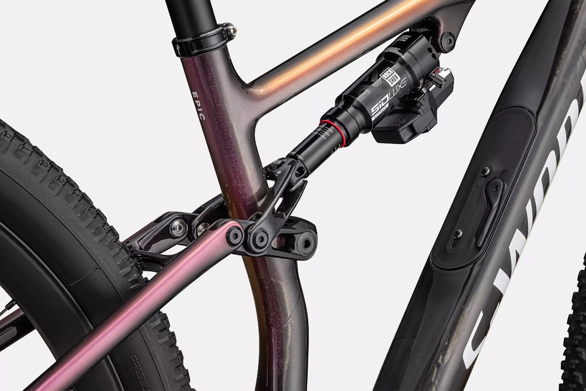 Specialized S-Works Epic 8 – Gloss Carbon/Metallic Vivid Pink/Viavi Magenta Gold/Metallic Midnight Shadow/White - Imagen 8